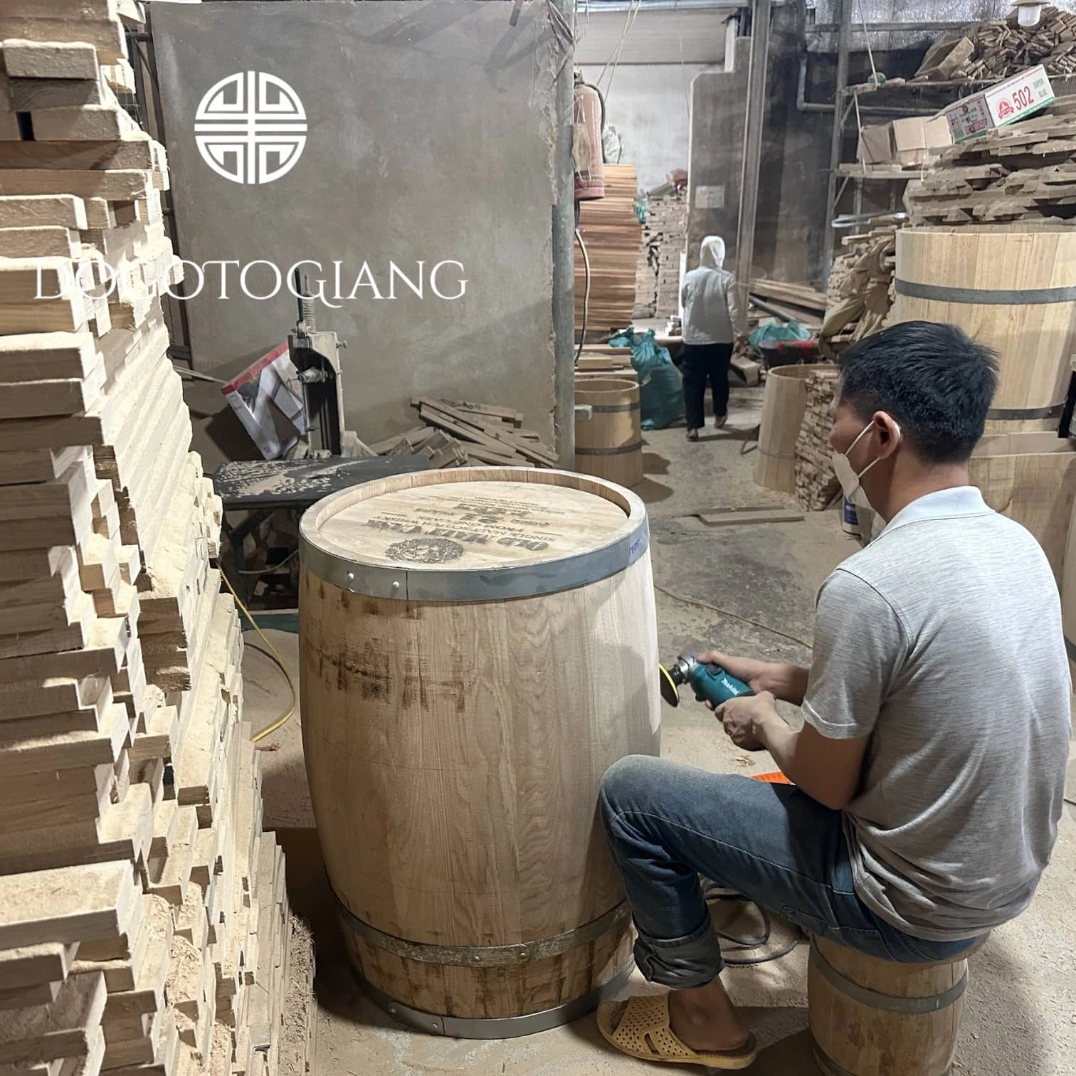 Thùng gỗ sồi được sản xuất trong nước