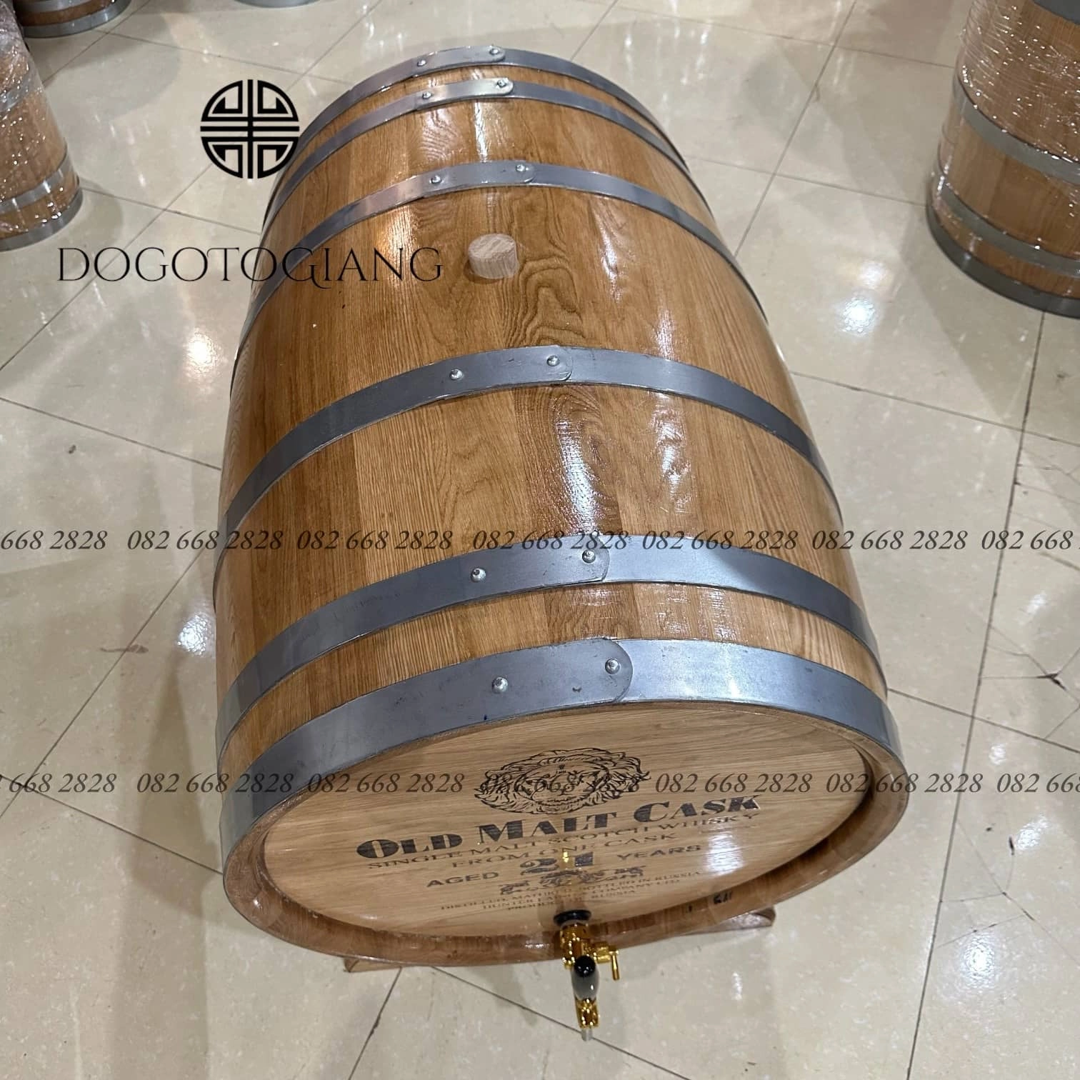 Thùng rượu gỗ sồi 200 lít được cố định bằng 6 đai inox không gỉ 