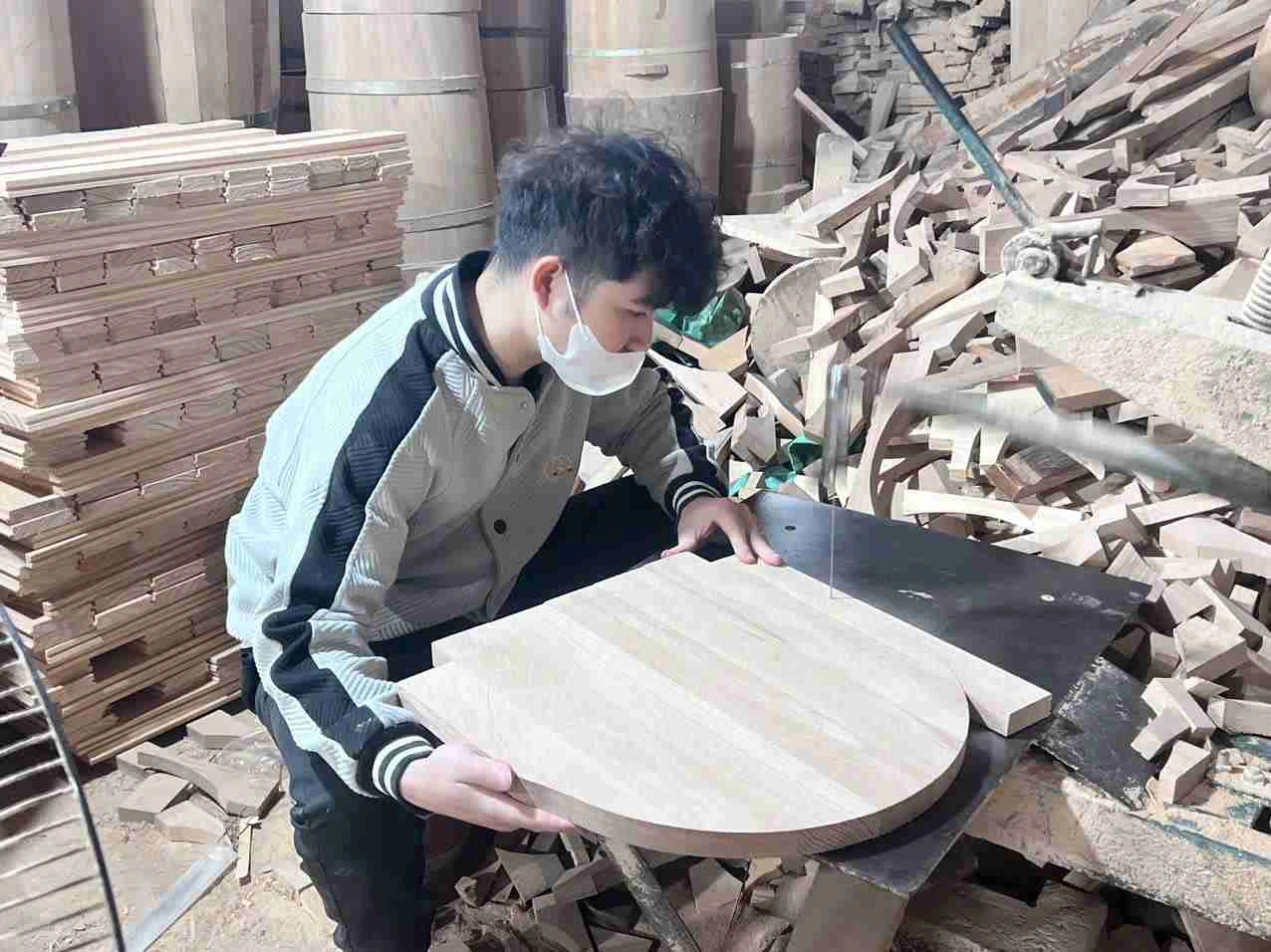 thùng rượu gỗ sồi được sản xuất thủ công