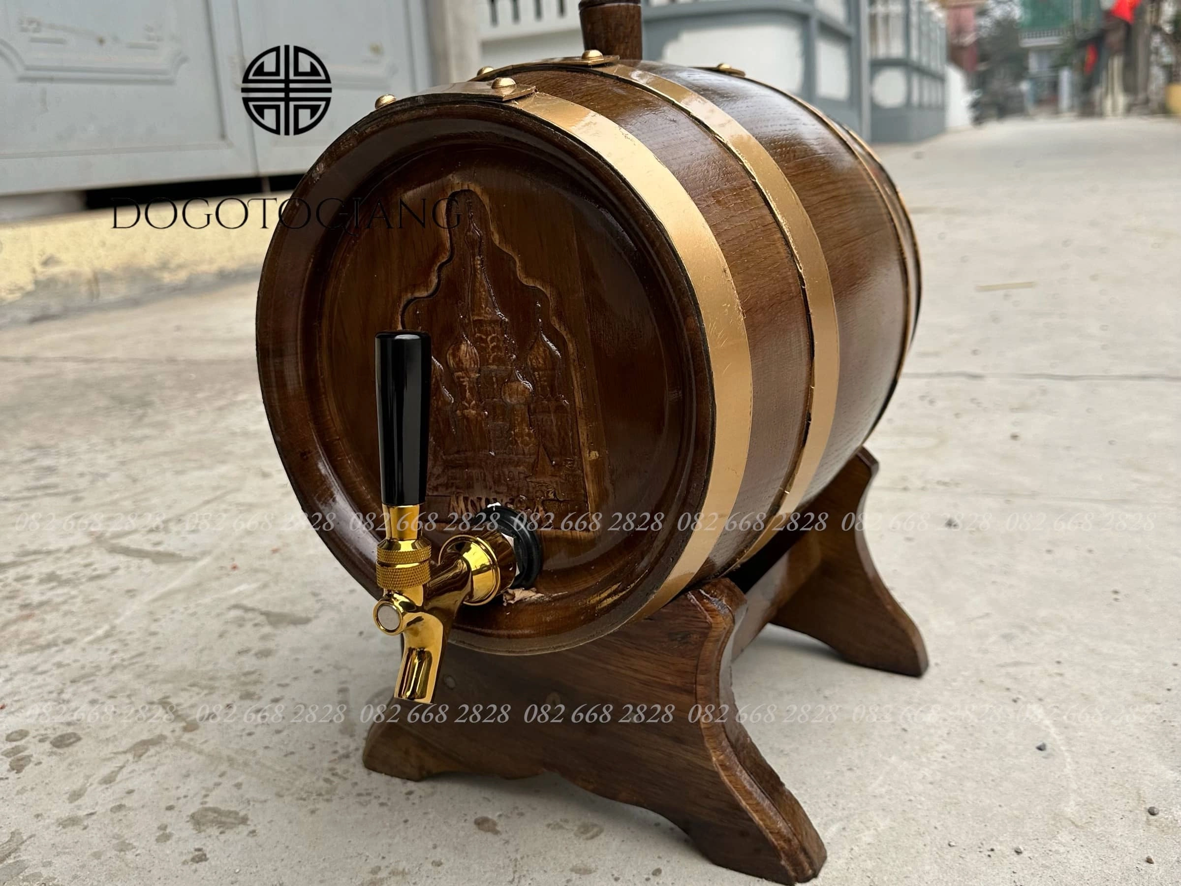 Mặt thùng rượu gỗ sồi 10 lít cao cấp được điêu khắc tỉ mỉ, sắc nét 