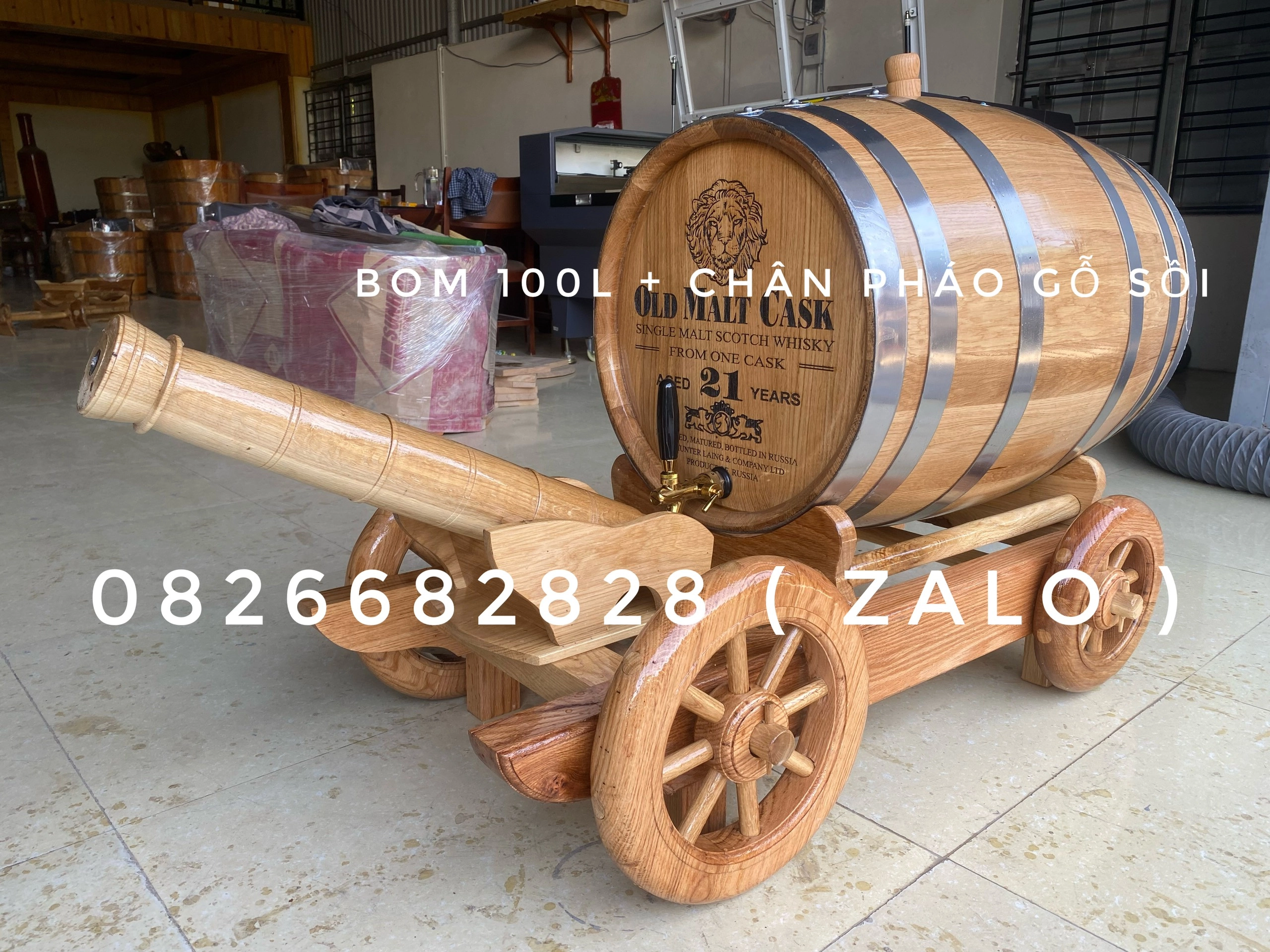 Thùng gỗ sồi 100 lít kèm chân đế xa pháo có giá hơn 9 triệu đồng