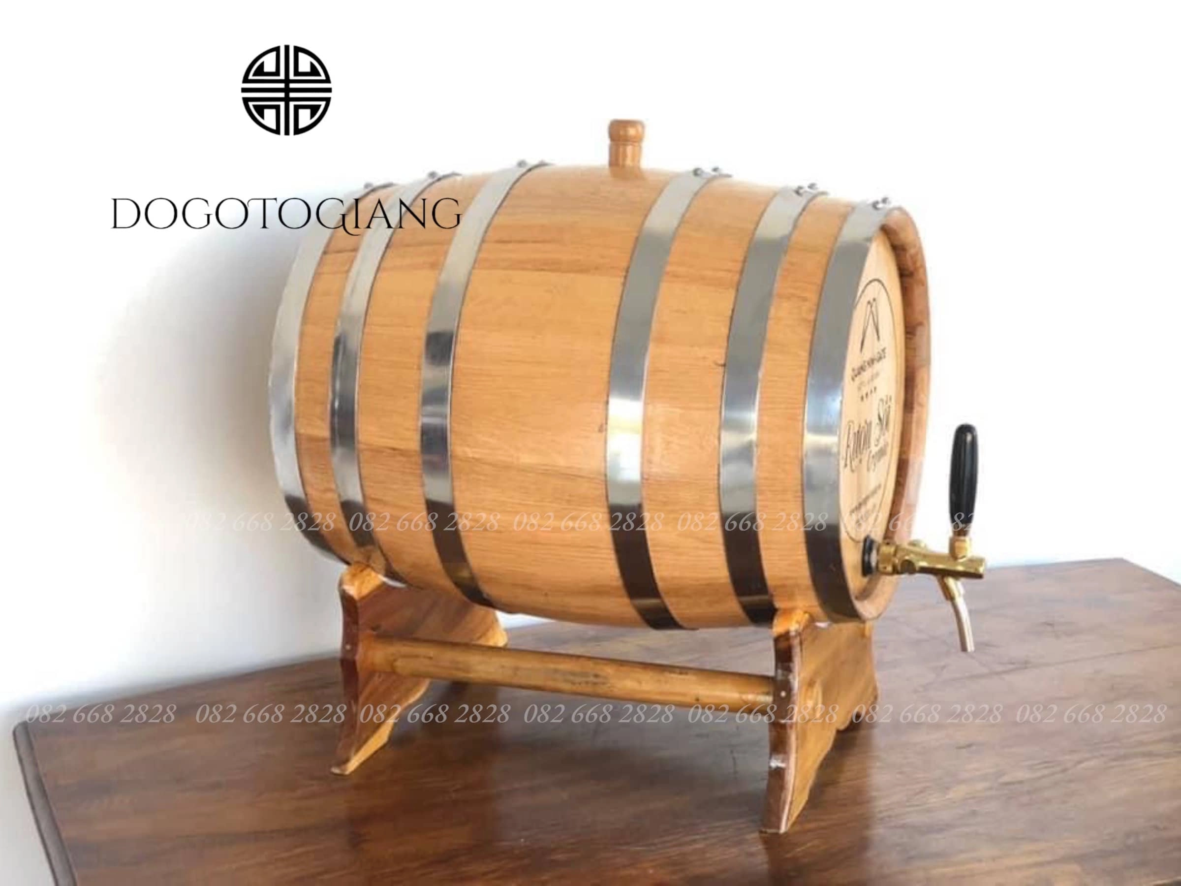 Thùng rượu gỗ sồi