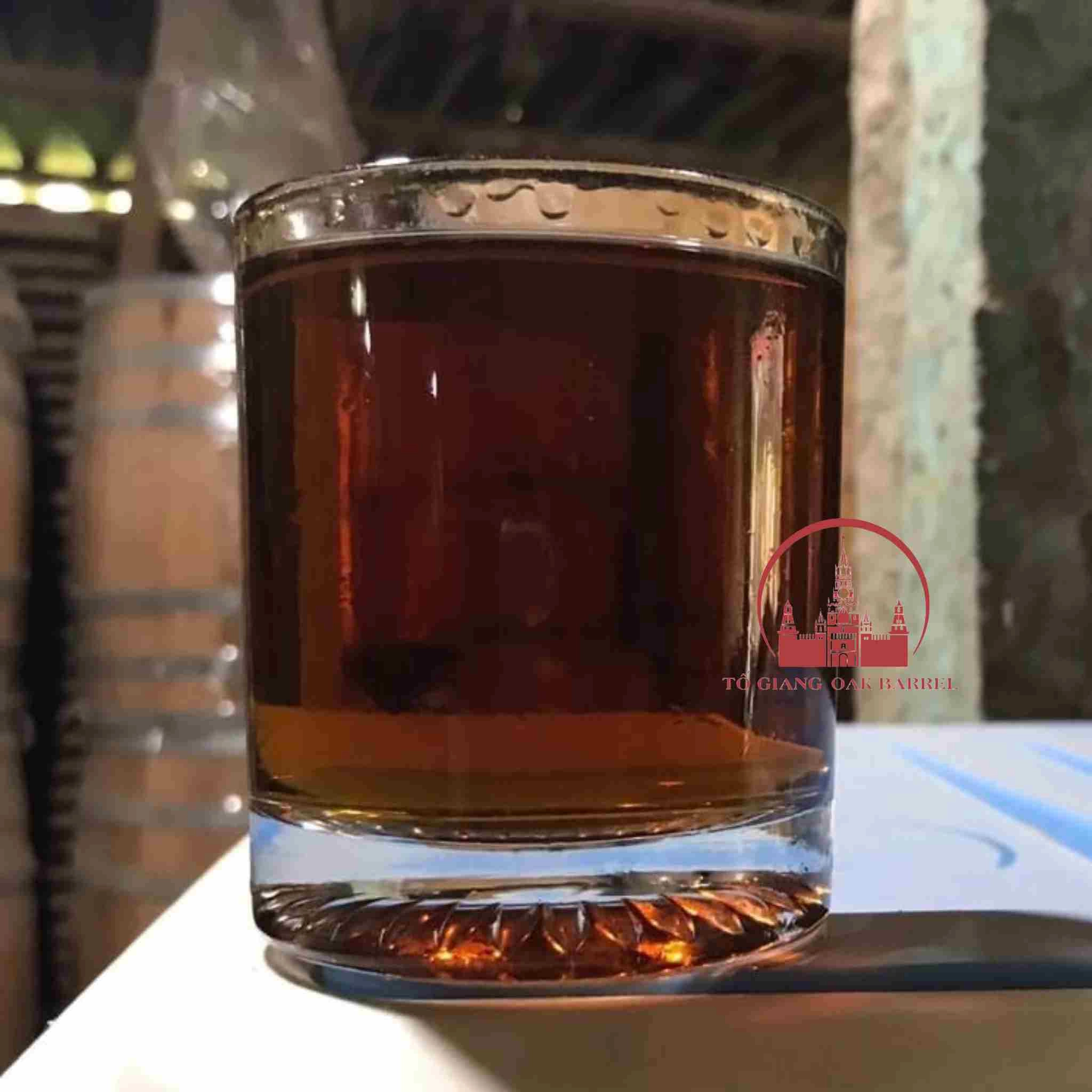 rượu ngâm trong thùng gỗ sồi 1 năm