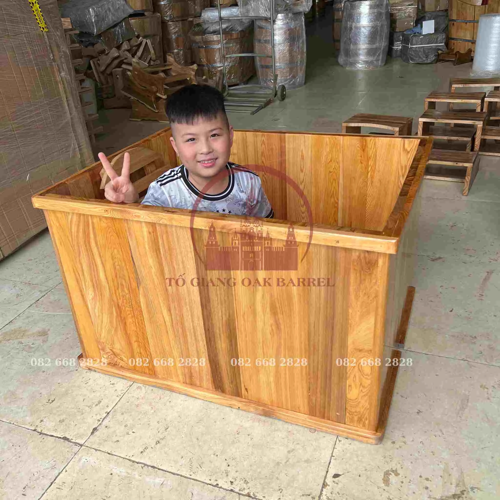 bồn tắm gỗ pơ mu hình vuông