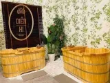 So sánh bồn tắm gỗ và bồn nhựa: Loại nào tốt hơn?