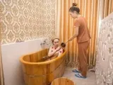 Bồn tắm gỗ là gì? Có nên dùng bồn tắm gỗ?