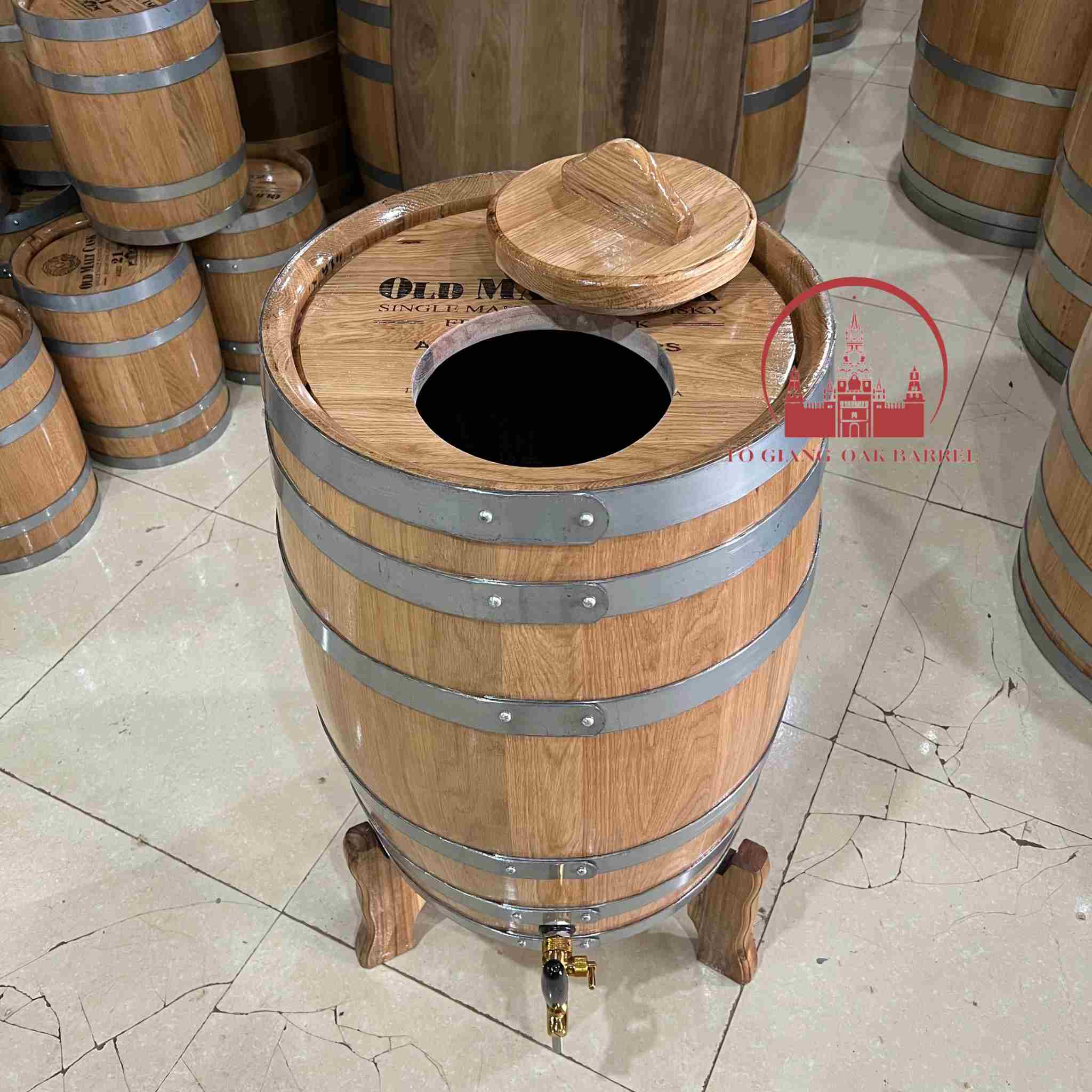 thùng gỗ sồi 50  lít dáng đứng