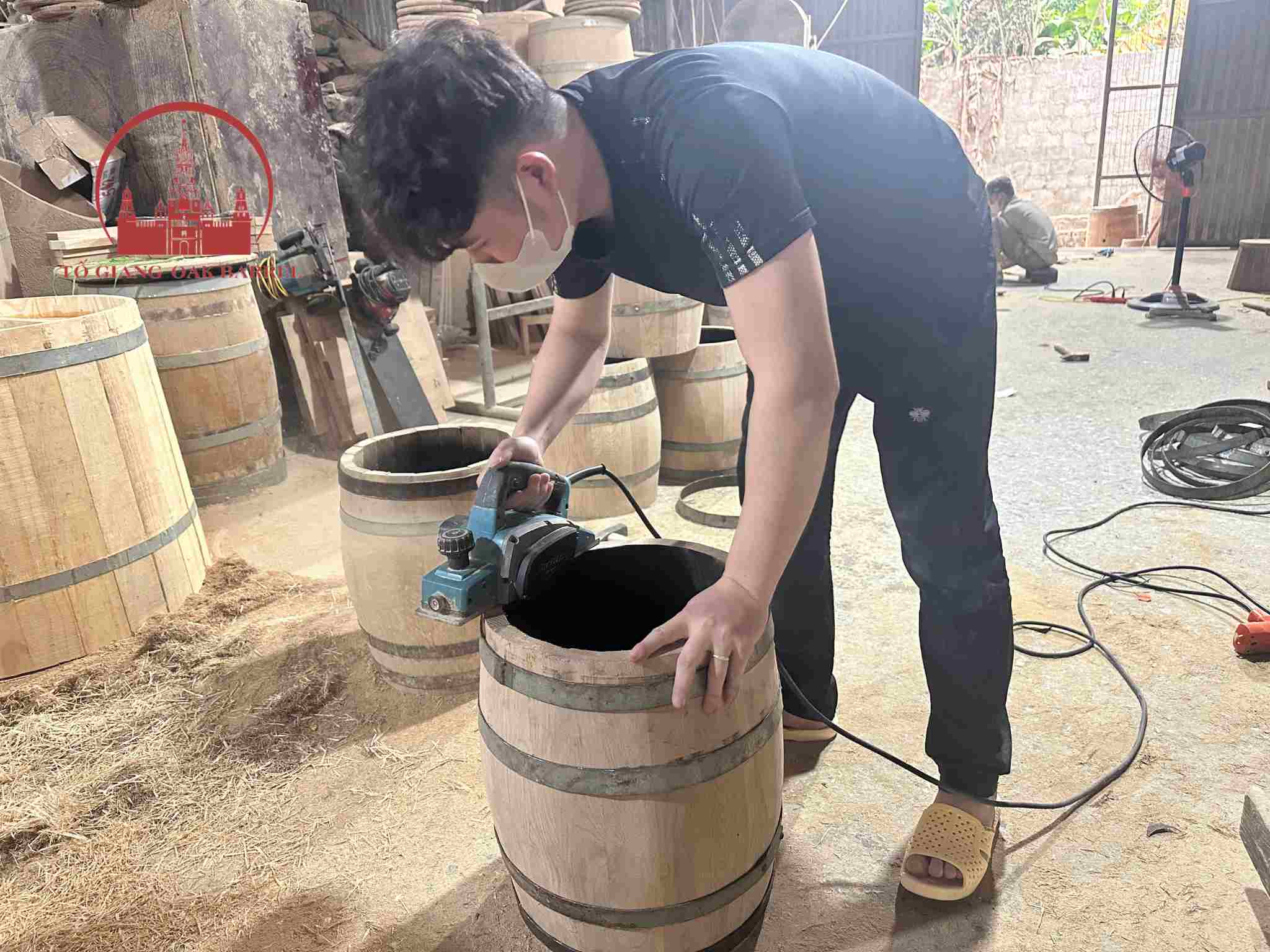 Sản xuất thùng ngâm rượu gỗ sồi